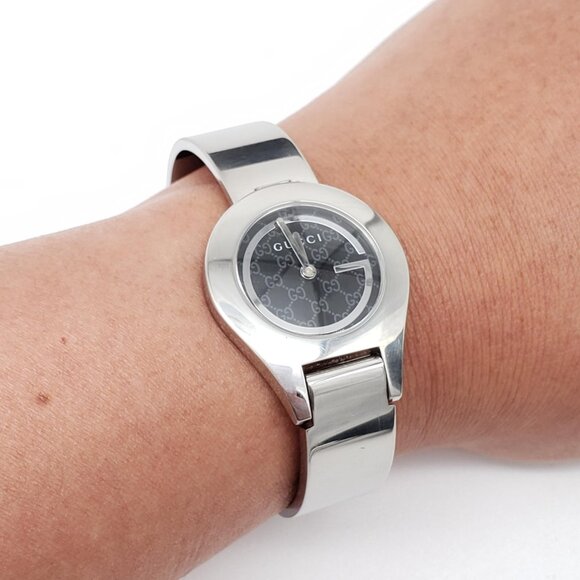 Gucci Watch 6700L Black X Silver Bangle Watch 103-110325 - Picture 15 of 16
